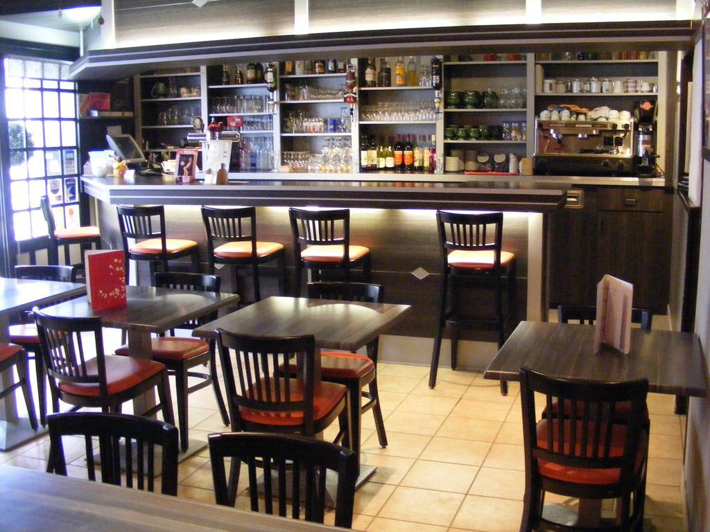 柱廊酒店 Saint-Fulgent 外观 照片