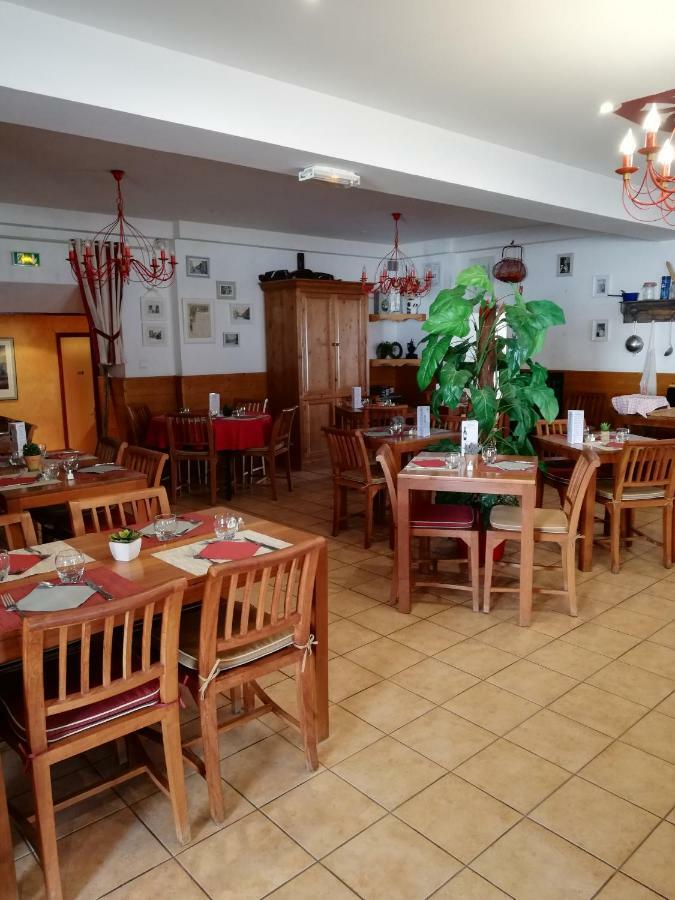 柱廊酒店 Saint-Fulgent 外观 照片