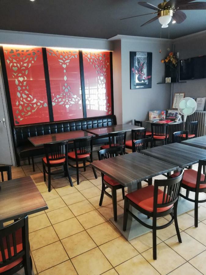 柱廊酒店 Saint-Fulgent 外观 照片